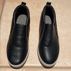 closed toe shoes